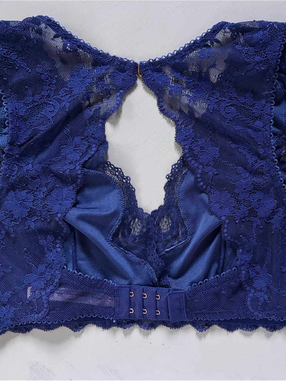 VICTORIA’S SECRET Dream Angels Crushed Velvet Plunge Lace Bralette - Picture 3 of 12